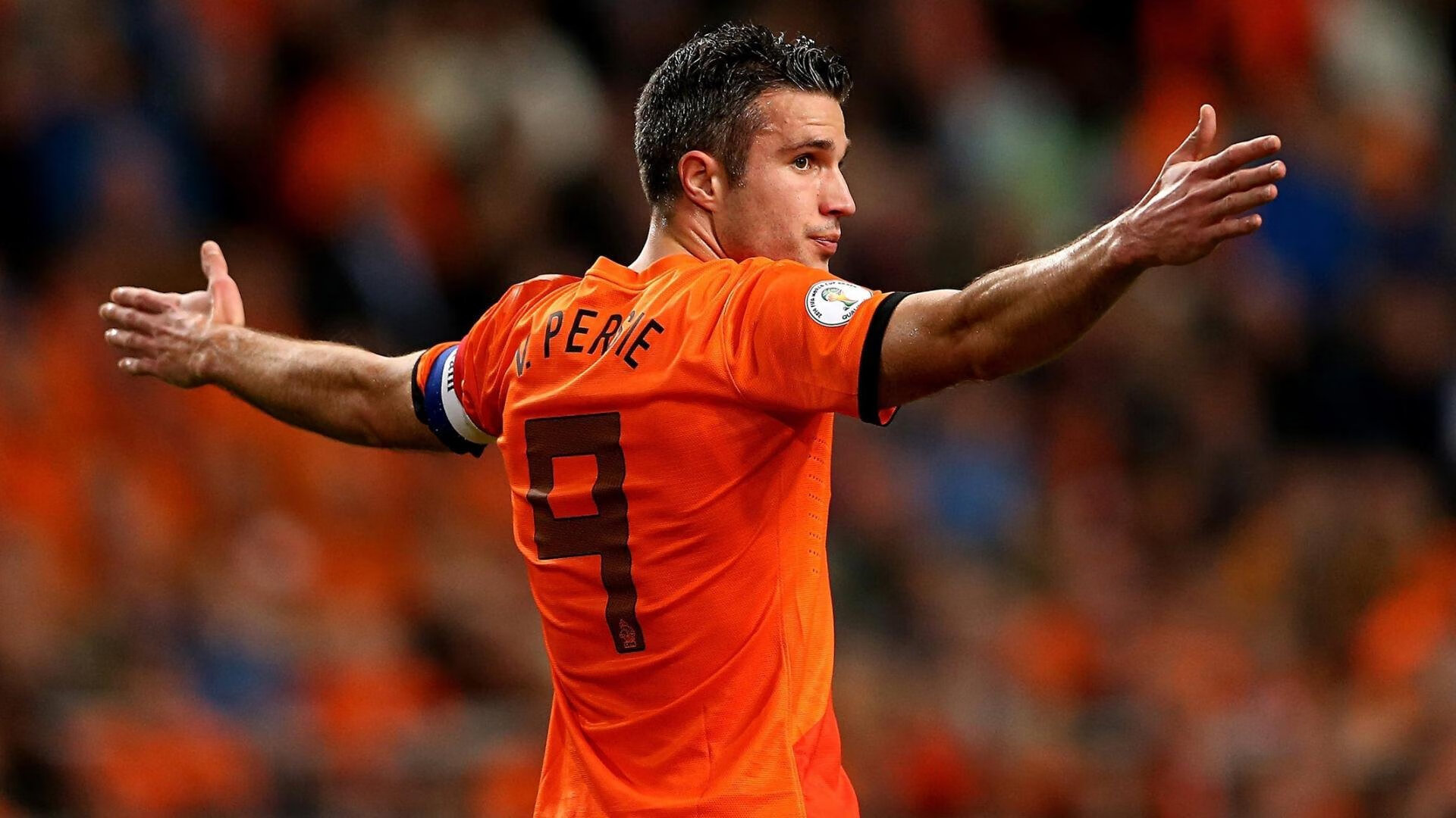 本土教练是否应优先担任青训主帅,教练可以代替球员上场吗