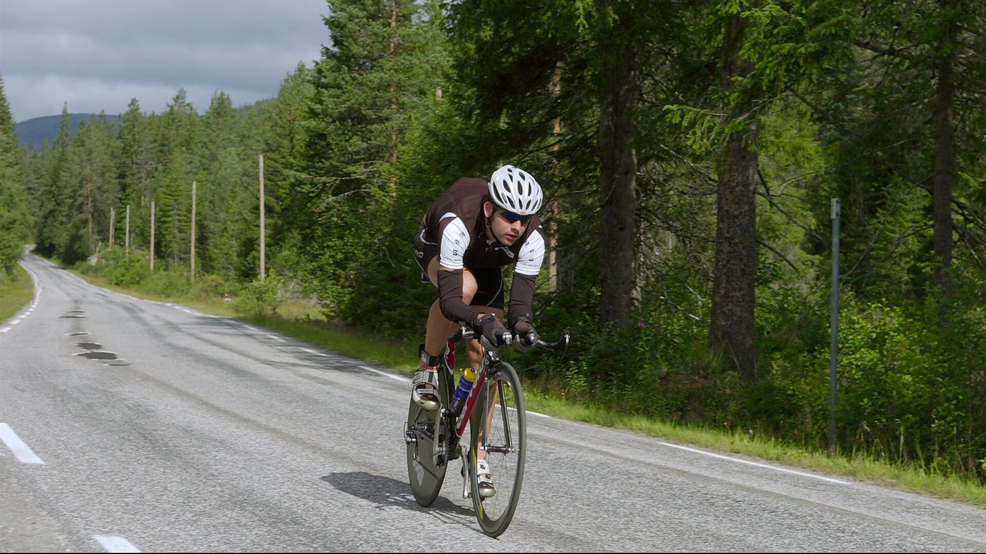 开云下载-哥伦比亚骑手玛丽亚·阿庞特在2024年巴黎奥运会盛装舞步比赛中取得第30名，表现稳定。